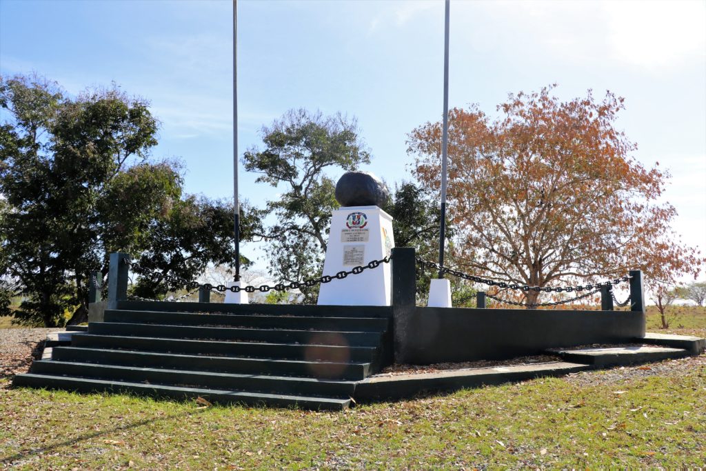 Monumento Batalla de Palo Hincado en la entrada de la ciudad de El Seibo.
