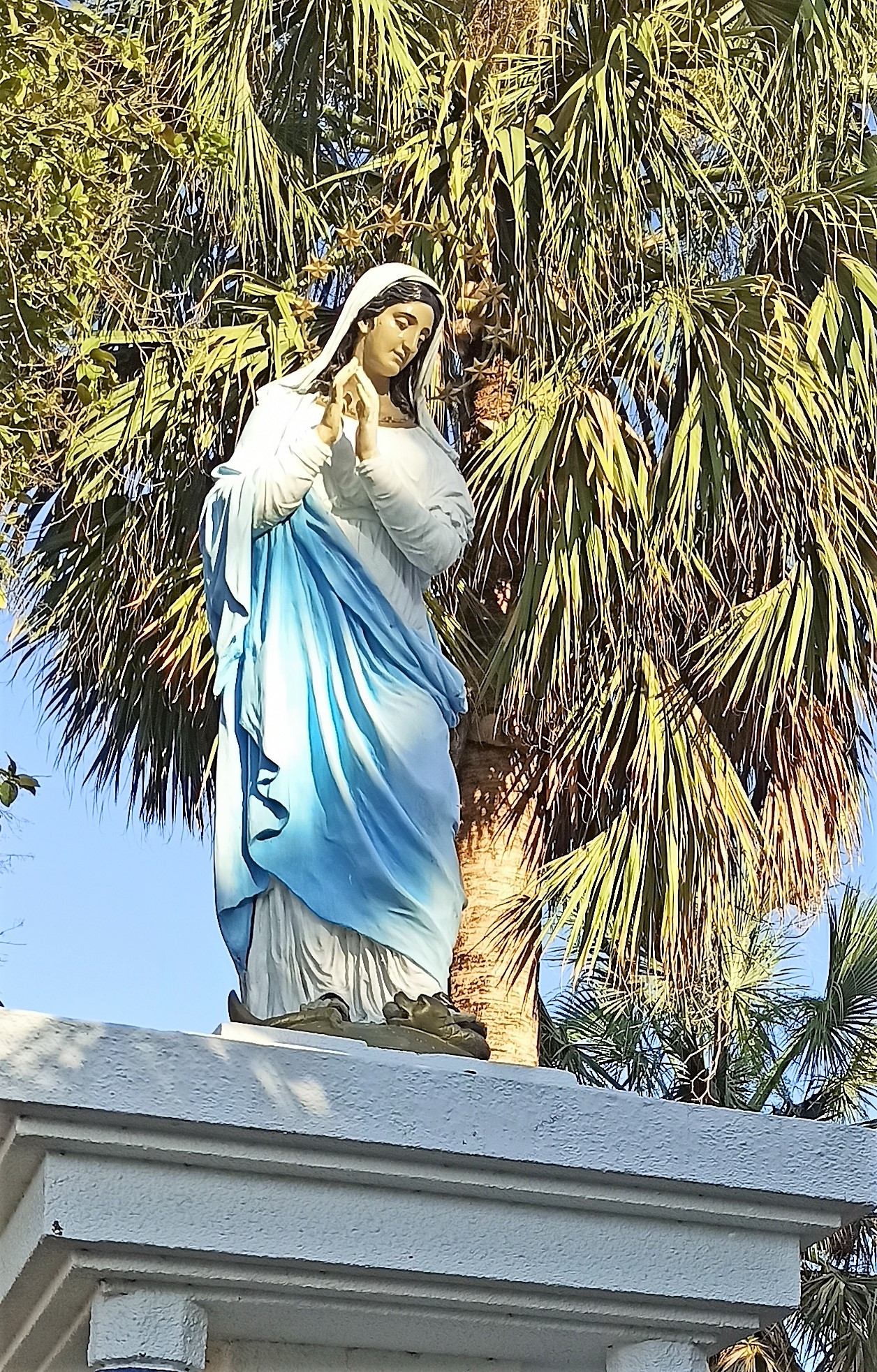 Estatua de la Virgen de Fatima con rostro de Irene, hija de Buenavengura Baez.