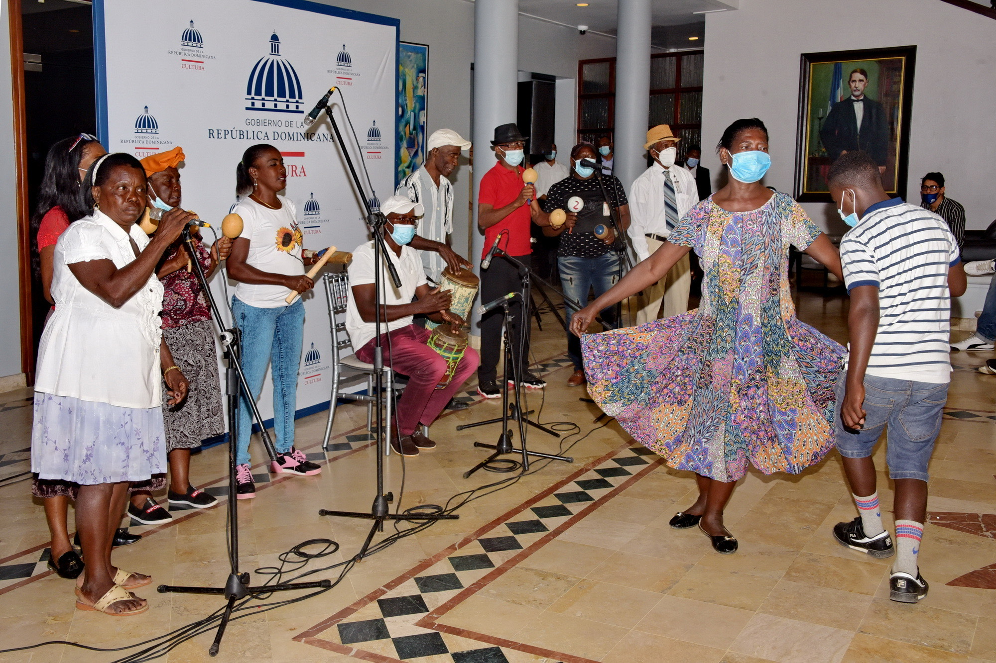 Los Congos de Villa Mella durante su presentación en el Ministerio de Cultura.