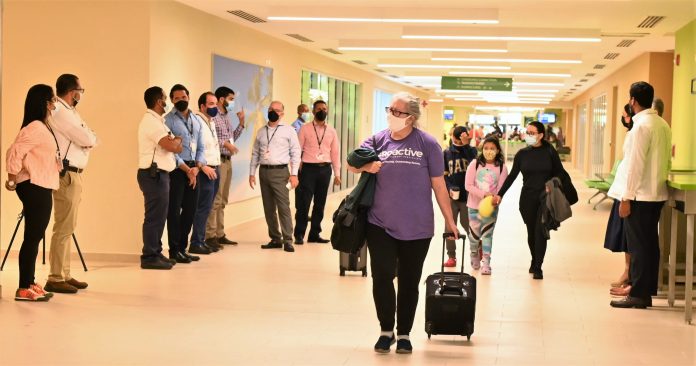 Inauguran-vuelo-1directo-Austin-Texas-a-Punta-Can