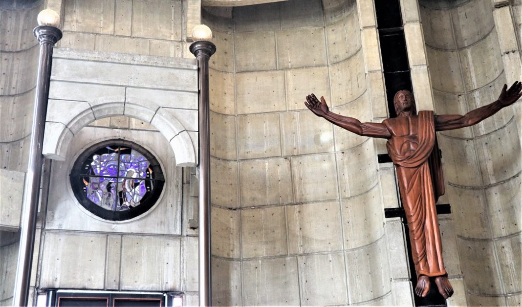 Un Cristo resucitado, escena emblemática de Jesús en la Catedral de La Vega.