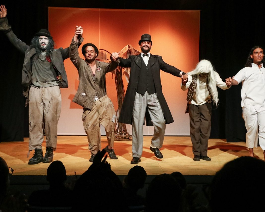 La obra Esperando a Godot, una dramaturgia del irlandés Samuel Beckett, cerró la primera temporada de Teatro Banreservas.