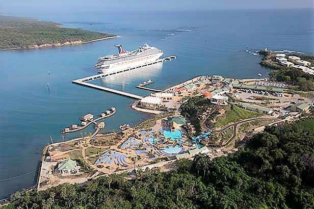 Vista panorámica del puerto Ámber Cove en Puerto Plata, República Dominicana.