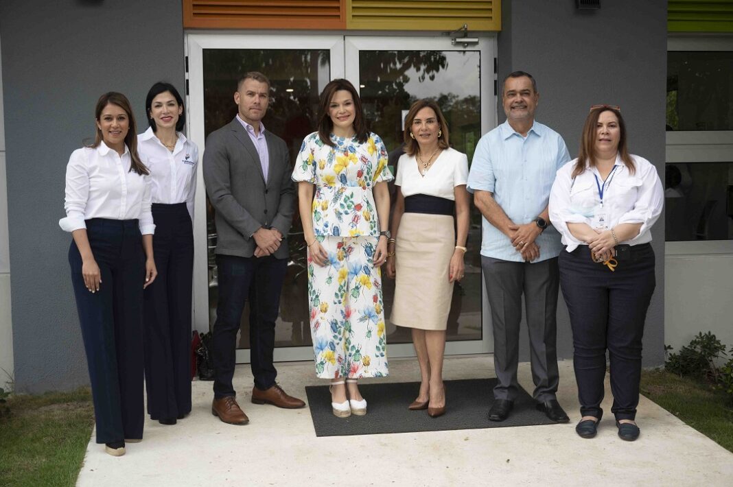 Grupo Puntacana y Voluntariado Banreservas firman acuerdo estrateìgico para acciones de responsabilidad social y medioambiental.