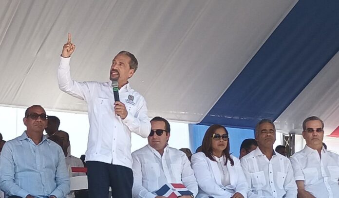 Juan Pablo Uribe pronuncia el discurso, en el 159 aniversario de la Restauración