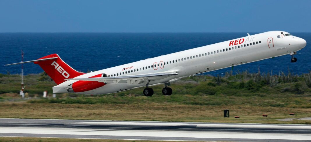 La línea aérea Red Air de nuevo está en el aire