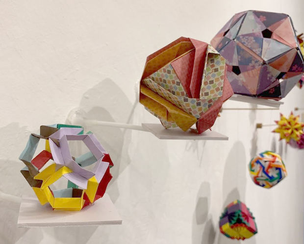 Obra de origami en la Exposición