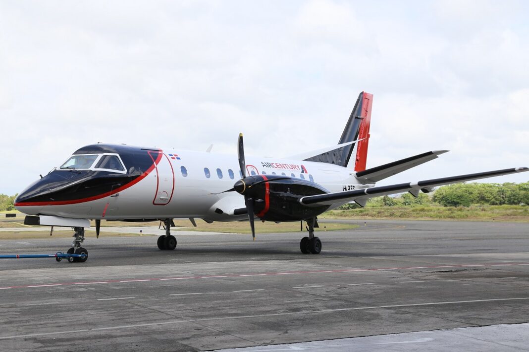 Avión de Air Century en la pista