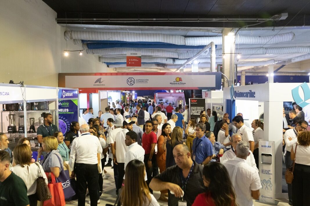 Público en la Expo Comercial Asohanores