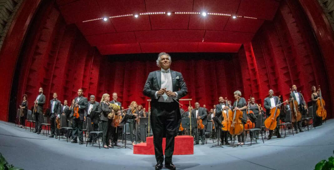 Maestro José Antonio Molina y Orquesta Sinfónica Nacional.