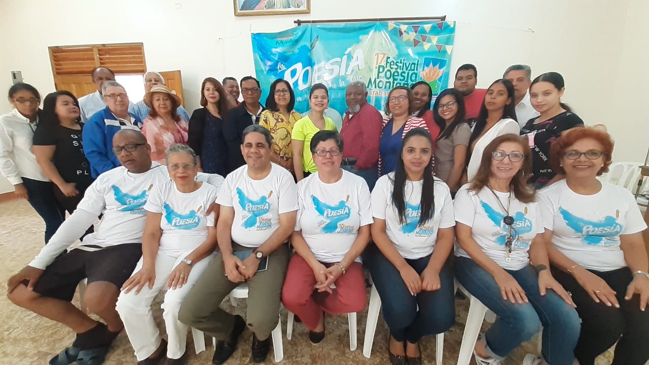 Poetas que asistieron al Festival de Poesía en la Montaña Jarabacoa 2019.
