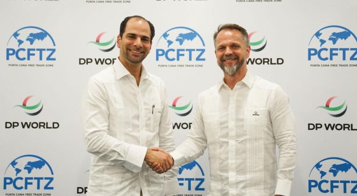 Frank Elías Rainieri, presidente del Punta Cana Free Trade Zone y del Grupo Puntacana; y Morten Johansen, CEO de DP World en República Dominicana.