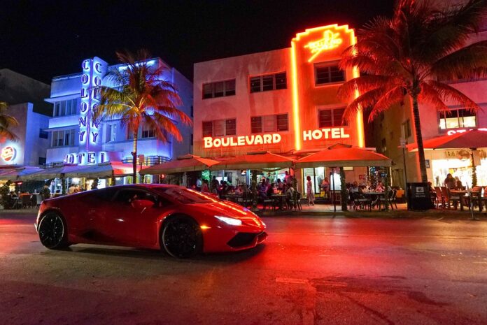 Hoteles en una calle de Miami.