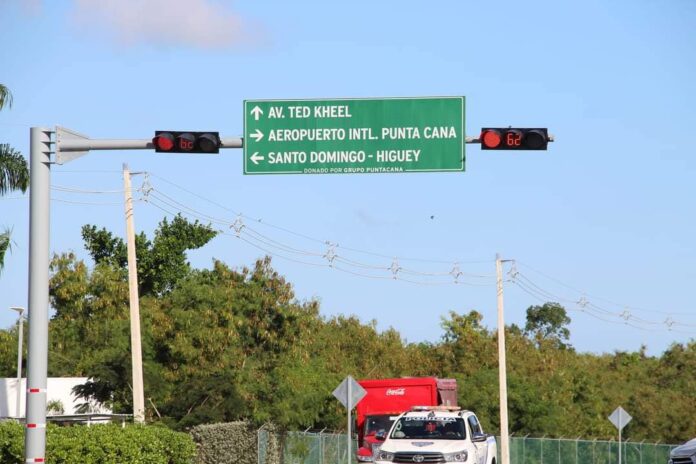 Cruce de la nueva avenida Ted Kheel en Punta Cana,