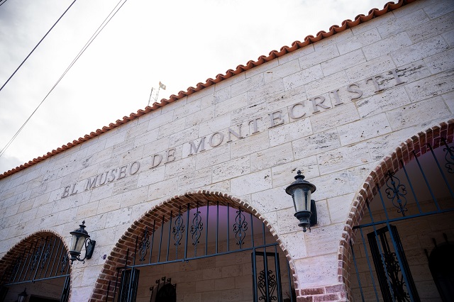 Montecristi, Luz, forma y color, la muestra que abre el museo en la ciudad del Morro