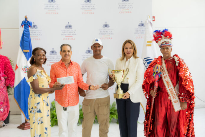 El Gran Premio recayó sobre “Los Tiznao de Hacienda Estrella”, comparsa que recibió la dotación de un millón de pesos y un trofeo