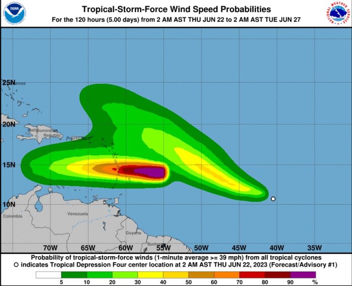República Dominicana con amenaza de una tormenta por abajo y DT por arriba