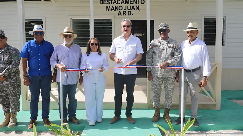 Abinader y Ceara Hatton inauguran el destacamento PN de la Isla Saona