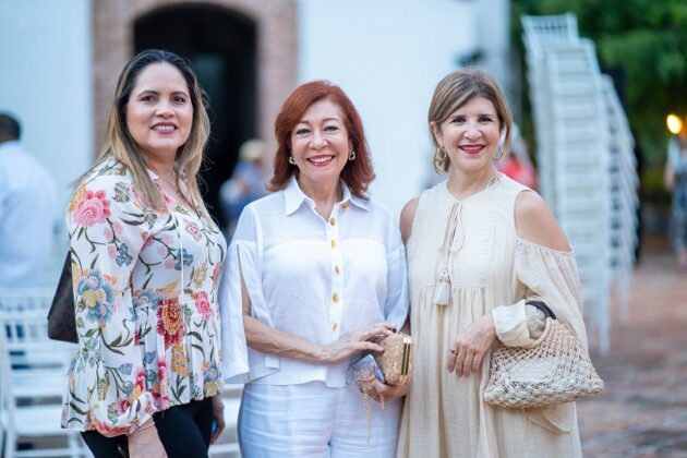 Veronica Santos, Violeta Correa de Rodríguez y María Zaglul