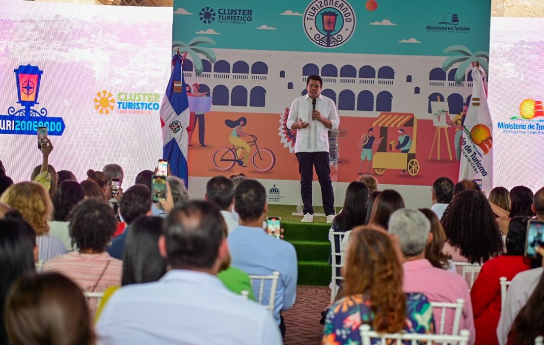 Collado explicó que Turizoneando es una iniciativa del Ministerio de Turismo y el Clúster Turístico de Santo Domingo,