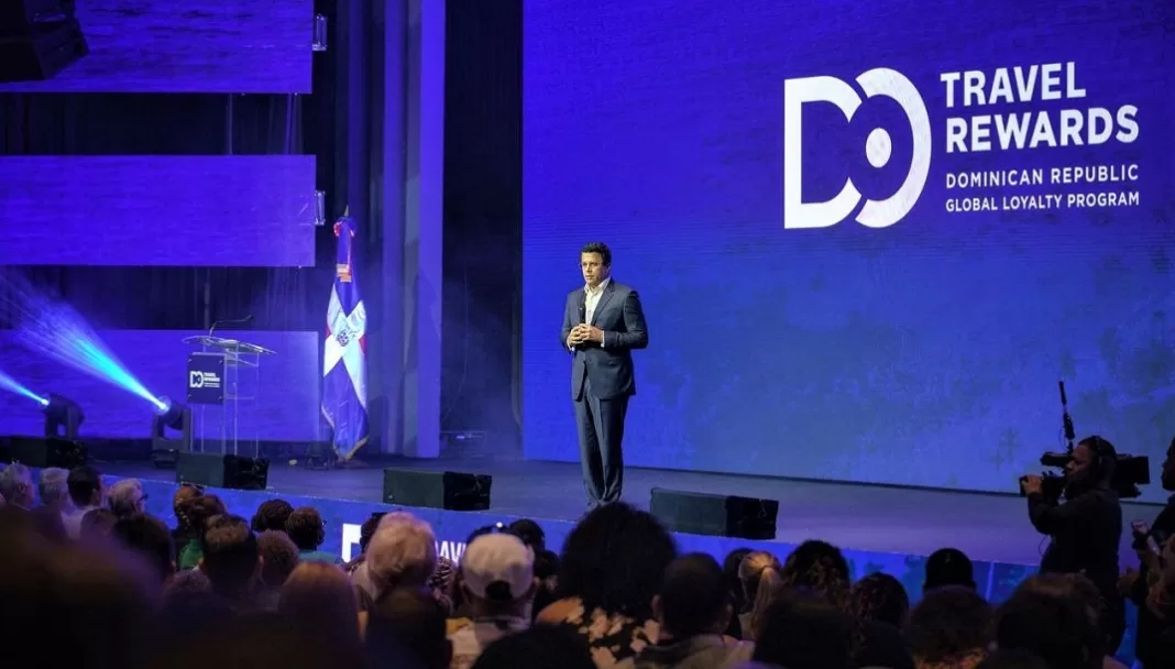 David Collado presentó los detalles del pgorama Dos Travel Rewards.