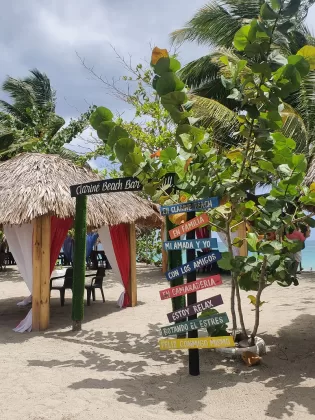 Espacios en Clarine Beach Bar & Restaurant
