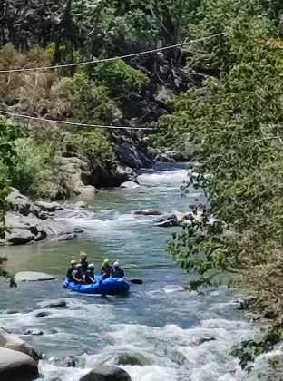 Rafting en el río Yaque del Norte en Jarabacoa.