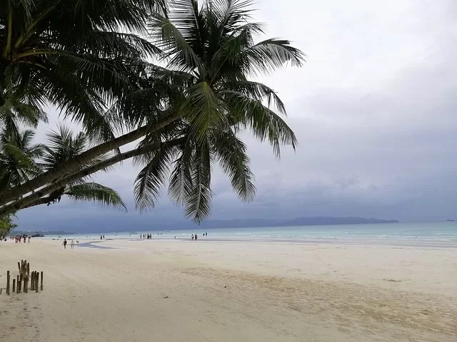 Imagen de las lluvias en una playa del Caribe