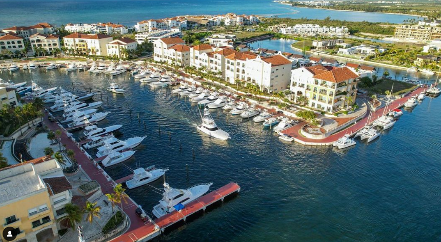 La de Cap Cana ess la única marina en todo el área de Punta Cana con capacidad para recibir cruceros.