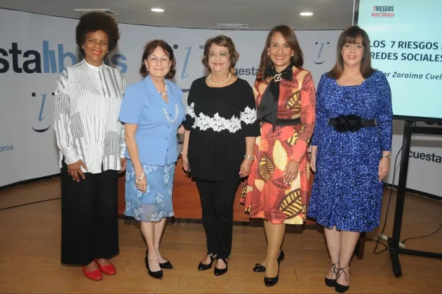 Marivell Contreras, Maria Cristina Mere de Farias, Veronica Sencion, Zoraima Cuello y Yanira Fondeur de Hernandez.