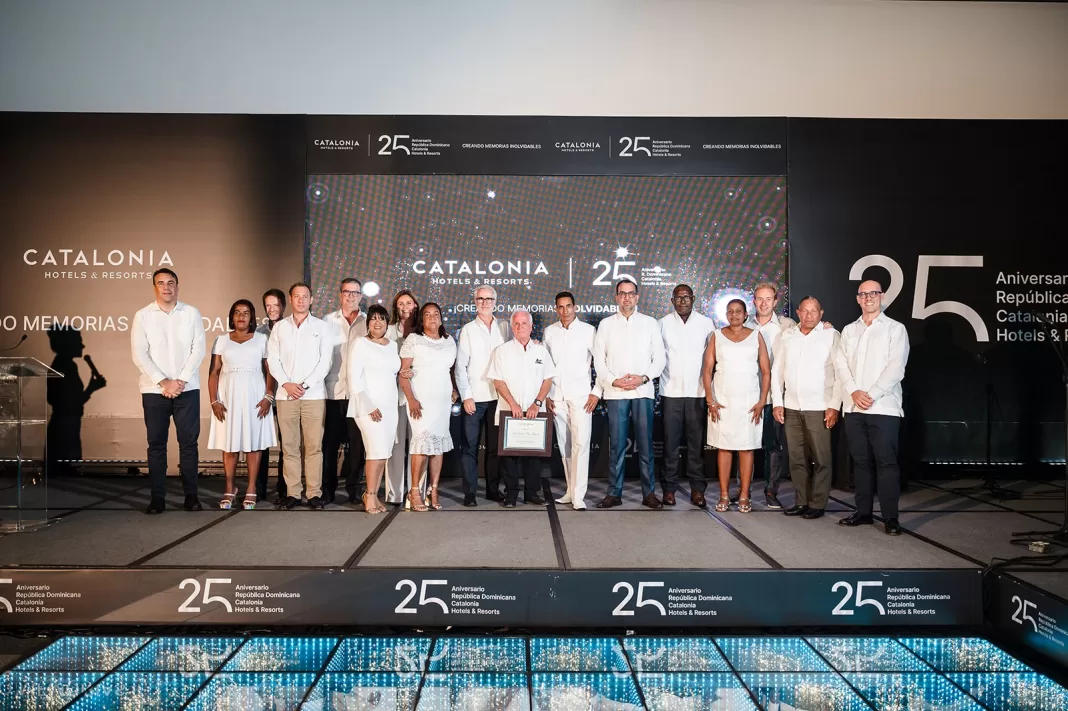 Ejecutivos del Catalonia entregaron premios y reconocimientos con motivos de sus 25 años en Santo Domingo.