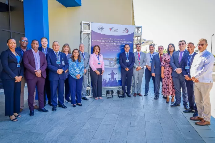 Directores, delegados y representantes de centros de instrucción de Aviación Civil de las regiones Norteamérica, Centroamérica y el Caribe