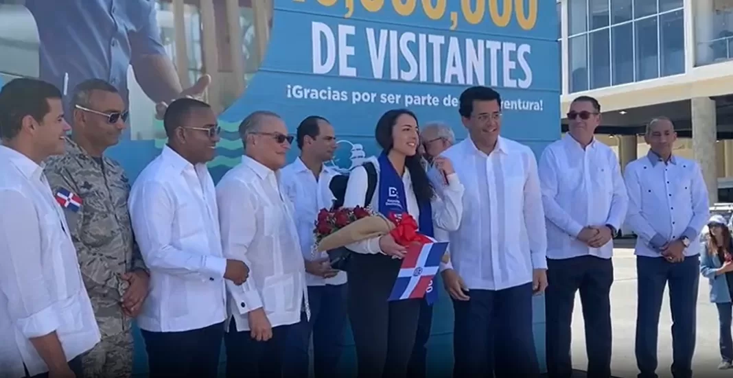 Ariana llega desde California y representa la visitante turista número 10 millones a República Dominicana