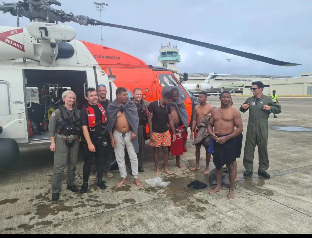 La Armada dominiana trajo a Puerto Plata los seis tripulantes rescatados por la Guardia Costera de EEUU.