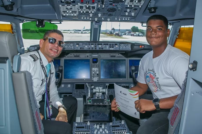 Piloto por un día, el programa educativo de Arajet