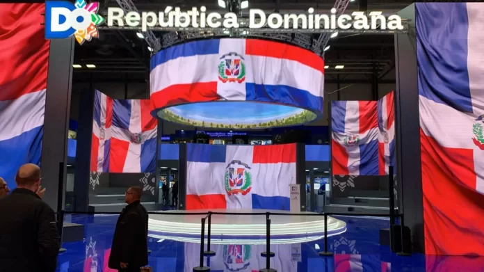 El Ministerio de Turismo vistió de la bandera tricolor el stand de República Dominicana en Fitur 2024.