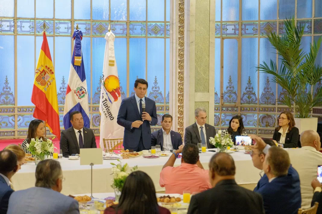 David Collado, ministro de Turismo de República Dominicana durante uno de los encuentros ayer en Fitur 2024.