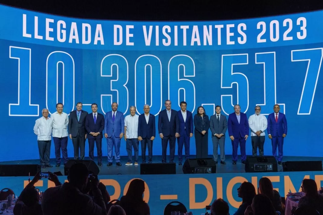 Luis Abinader y David Collado encabezan informe del balance del turismo dominicano