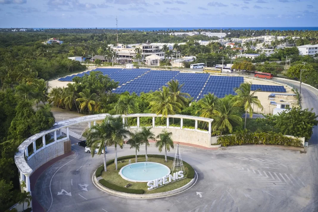 El proyecto del Grand Sirenis Punta Cana y el Consorcio CEPM se compone de 1,568 módulos fotovoltaicos, cada uno con una capacidad de 670Wp, generando una estimación de 1,659MWh en el primer año.