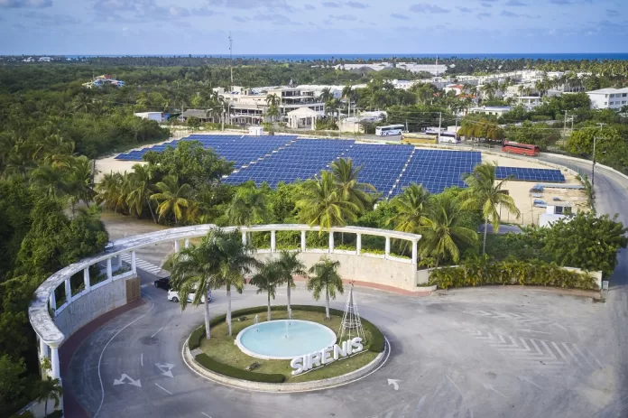 El proyecto del Grand Sirenis Punta Cana y el Consorcio CEPM se compone de 1,568 módulos fotovoltaicos, cada uno con una capacidad de 670Wp, generando una estimación de 1,659MWh en el primer año.