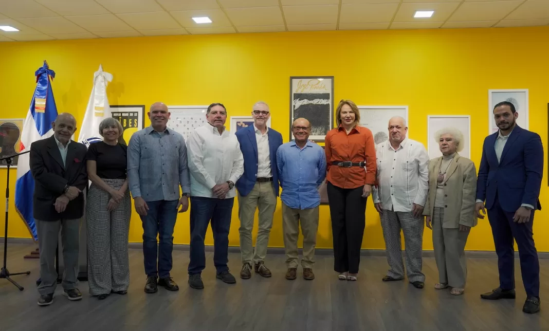 Momento del acto de entrega Premio Nacional de Artes Visuales 2023 al maestro José García Cordero.