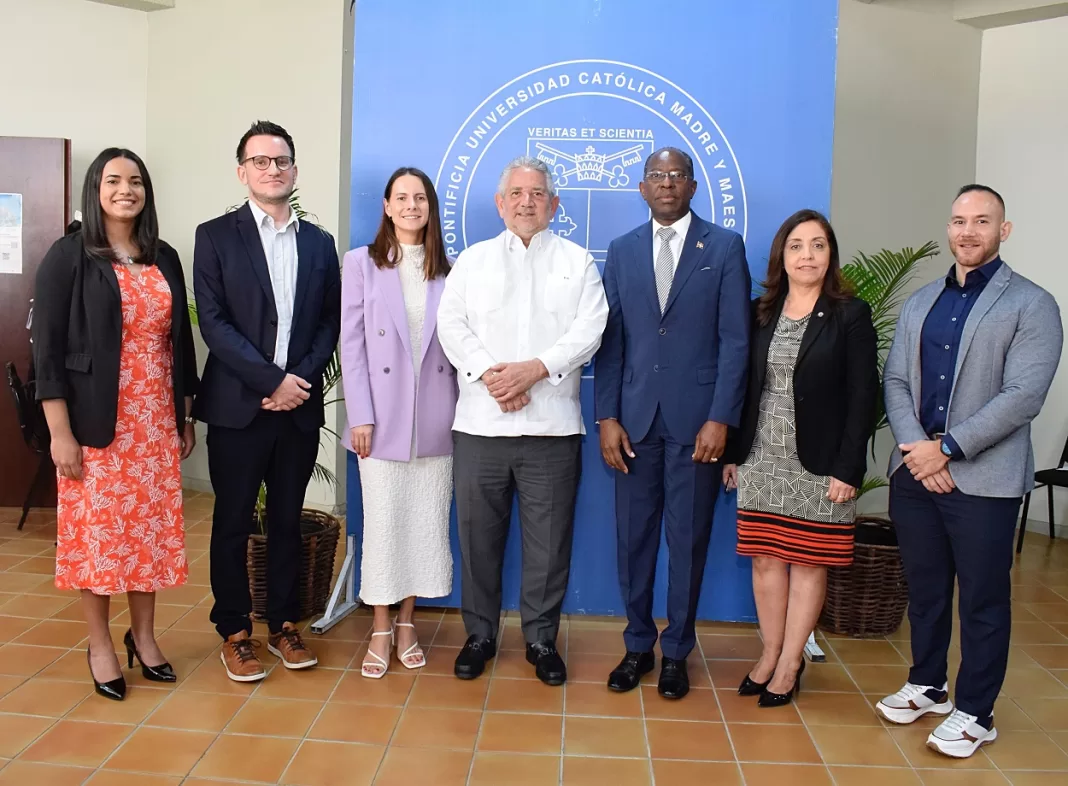 Ana Nicolle Javier, Peter Summer, Janna Krenz, Roberto Henríquez, Carlos Peguero, Ina Percival, Jean Carlos Castillo