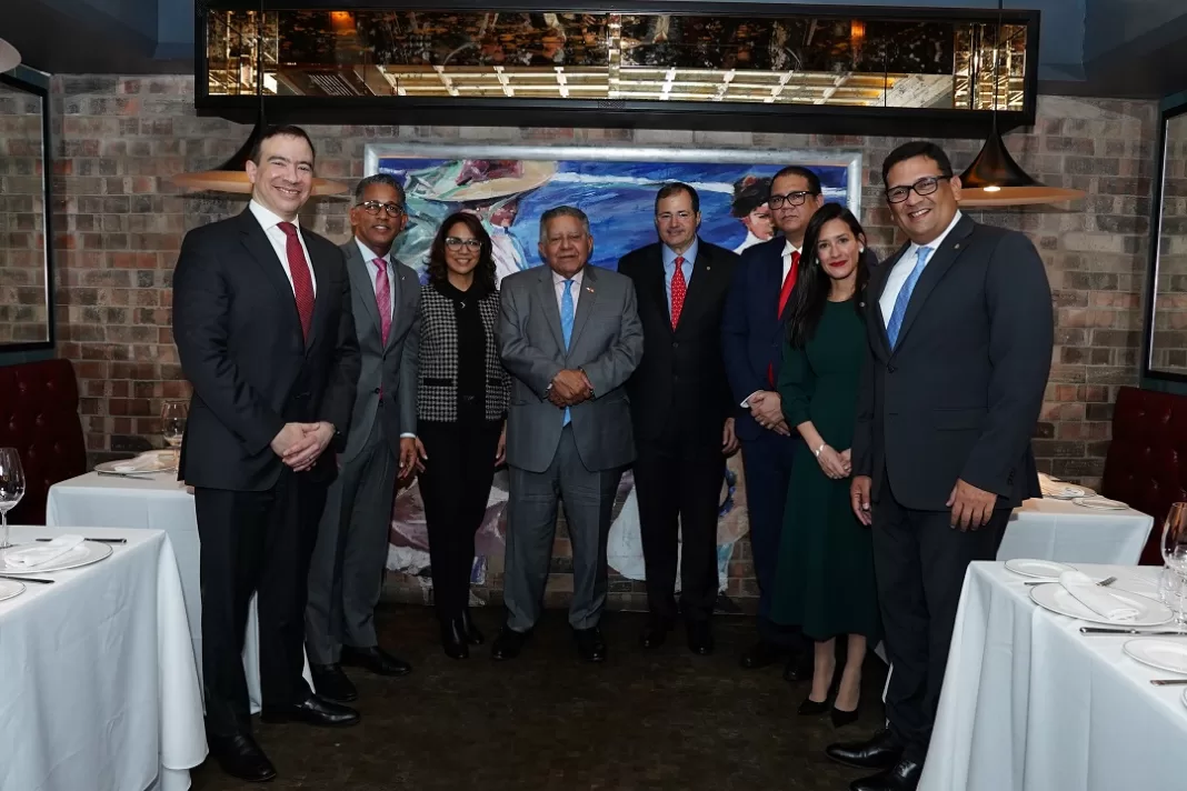 Luis Molina Mariñez, José Manuel Vargas, Josefina Navarro, Juan Bolívar Díaz, Steven Puig, Ramón Burgos, Rosa Romero, Ariel Pérez.
