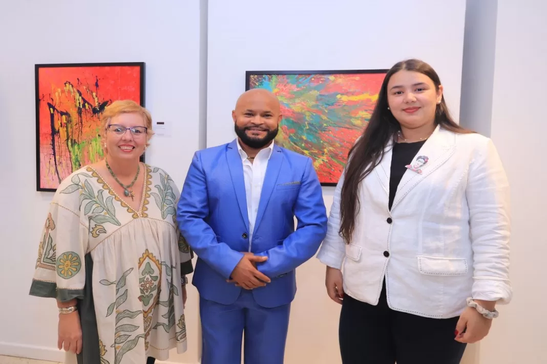 En la apertura del Origen del Todo Marie Fals, Luis Heredia y Sofía Otero