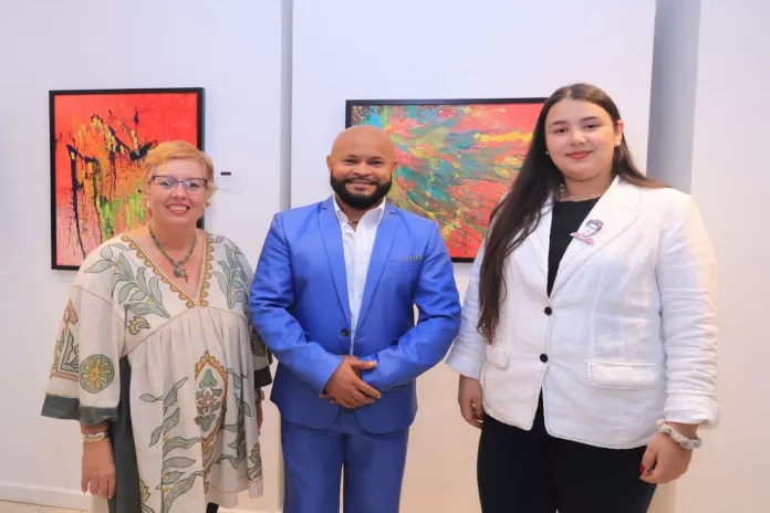 En la apertura del Origen del Todo Marie Fals, Luis Heredia y Sofía Otero