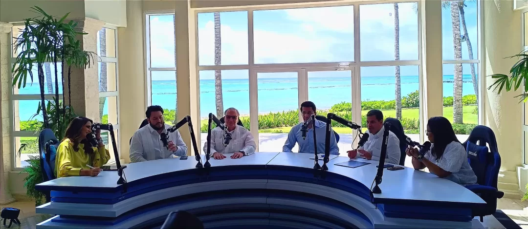 Frank Rainieri y David Collado en el podcast del Mi interior de Turismo realizado este martes en Punta Cana.