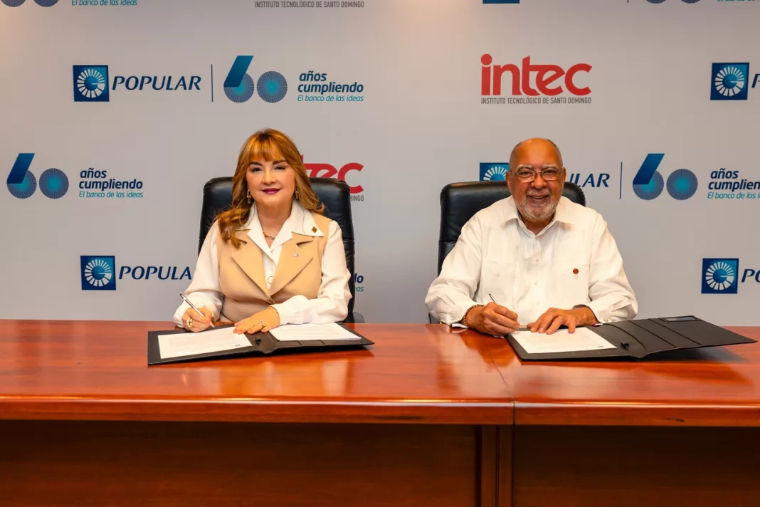La señora Antonia Antón de Hernández, vicepresidente ejecutiva senior Gestión Humana, Transformación Cultural, Administración de Crédito y Cumplimiento del Banco Popular y el señor Julio Sánchez Maríñez, rector de INTEC.