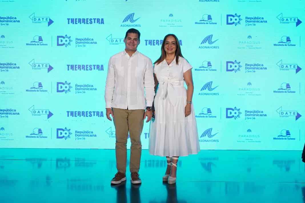 David Llibre y Aguie Lendor, presidente y directora ejecutiva de Asonahores respectivamente.