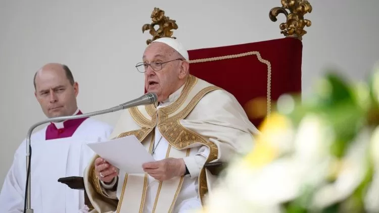 El Santo Padre preside la Eucaristía frente la Basílica San Marco en Venecia, Italia. (VATICAN MEDIA Divisione Foto)