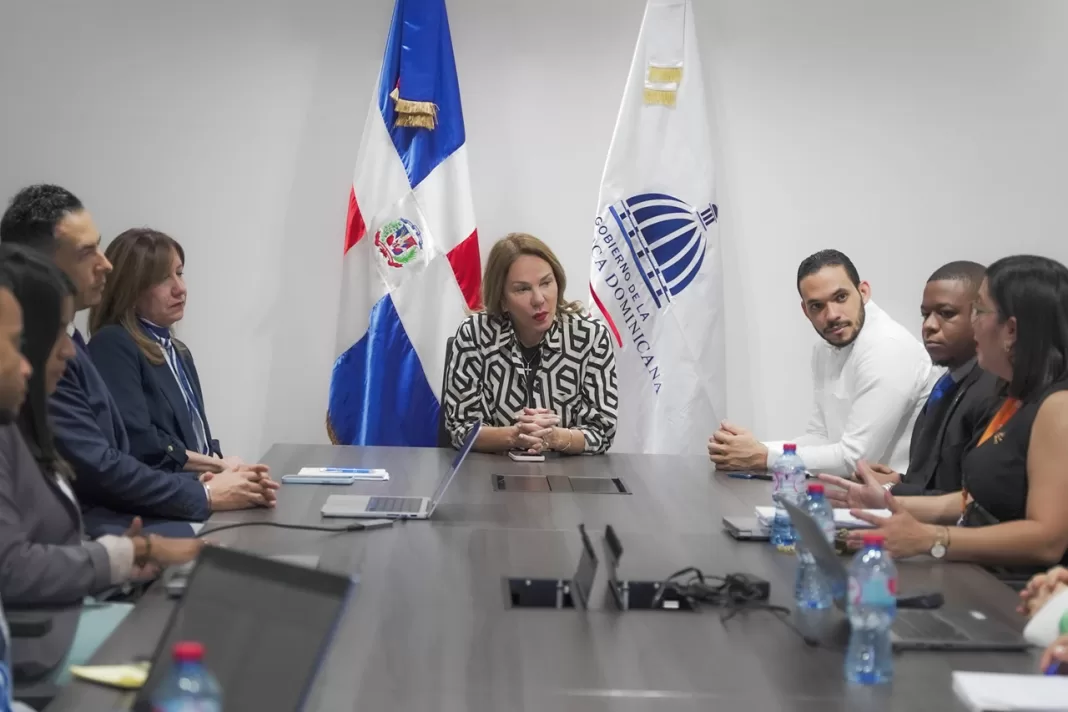 La ministra Minalgros Germán encabezó una de las reuniones con organismos internacionales